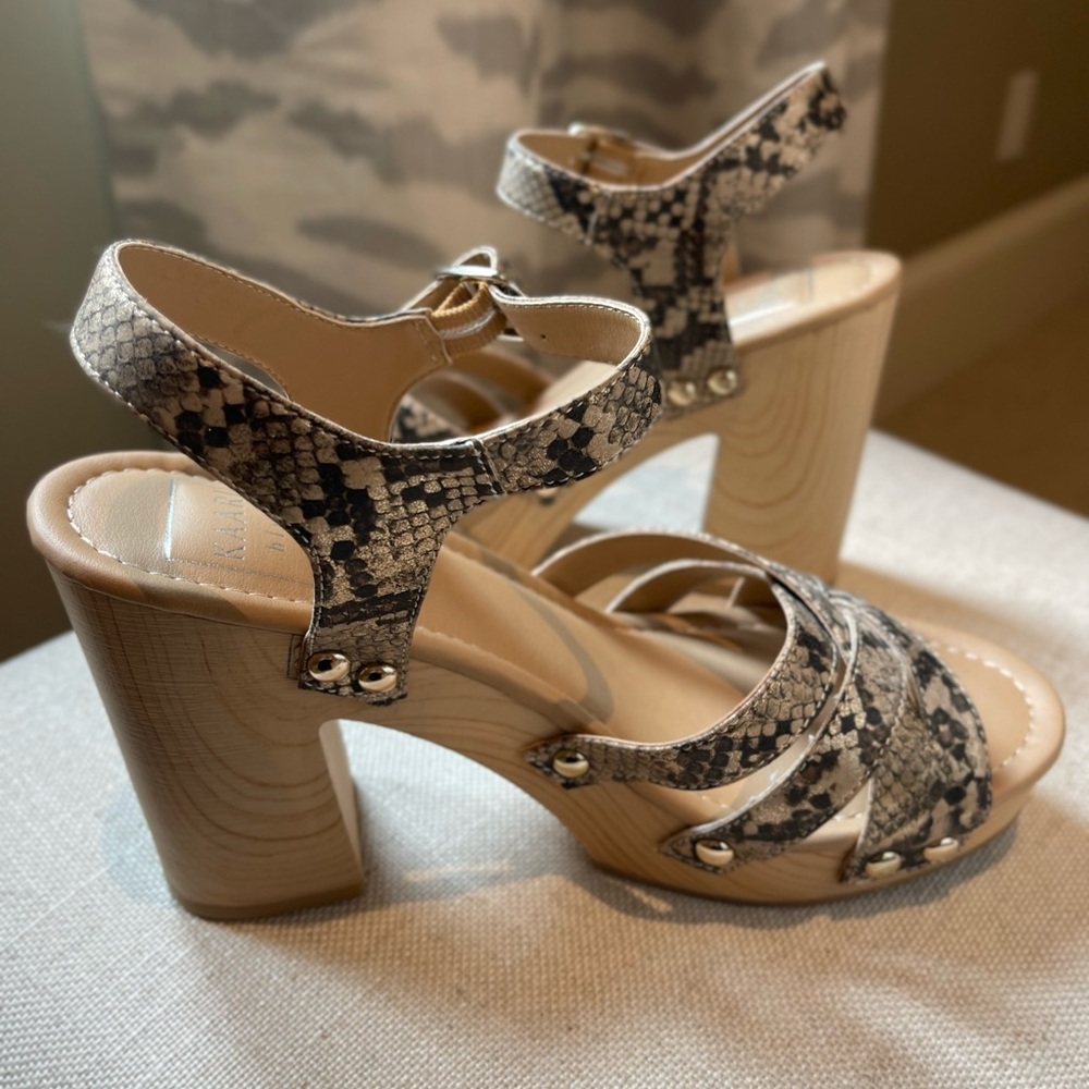 Kaari Blue Reptile Snake Print Clog/Platform Heel Size 7.5